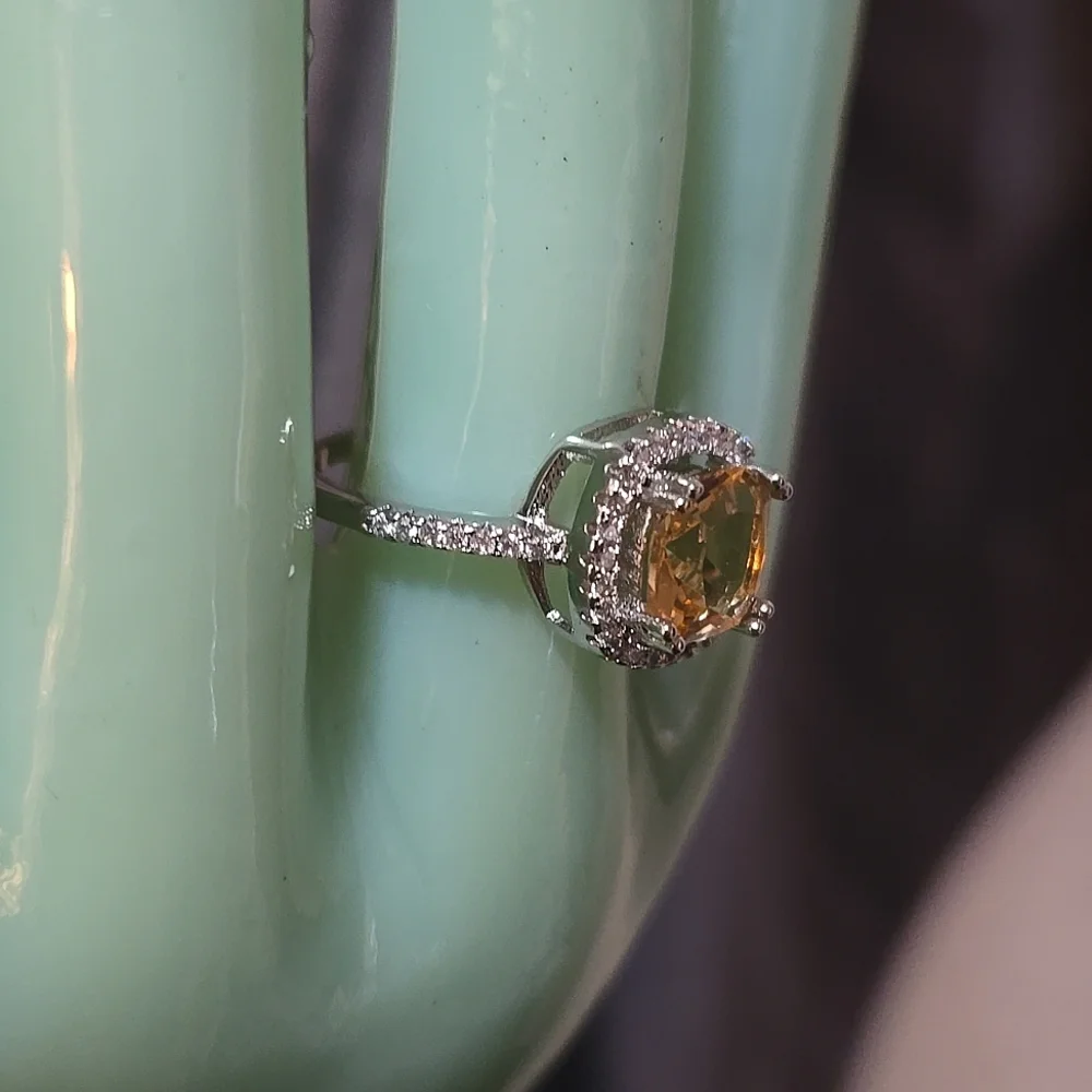 Elegant Champagne Ring - Picture 4 of 5